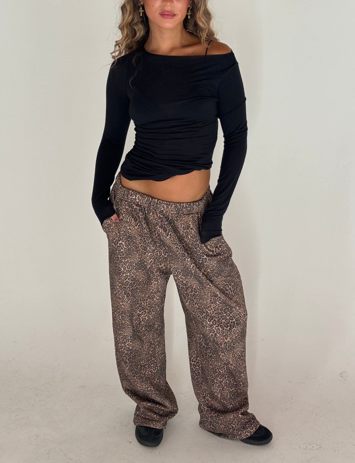 GONE WILD OVERSIZED SWEATS